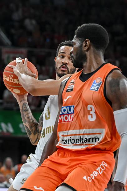 奥亚萨瓦尔 奥亚萨瓦尔